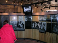 tmlkvisitorscenter.jpg (12740 bytes)
